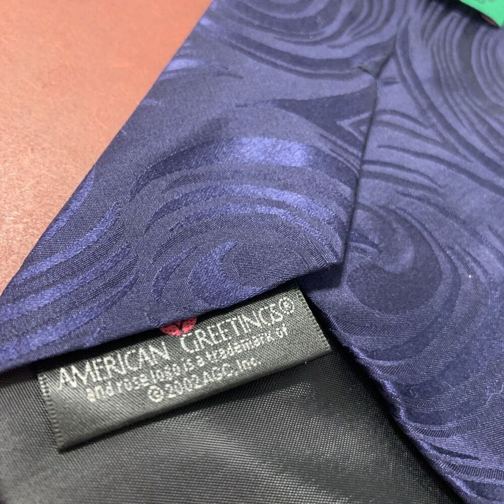 American‎ Greetings Santa Snowboarding Silk Tie Navy Christmas Novelty Necktie - Picture 7 of 10